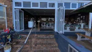 dixies restaurant view of the entrance