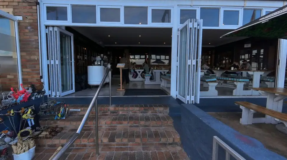 dixies restaurant view of the entrance